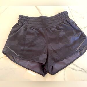 Lululemon high rise hottu hot shorts in charcoal camo.